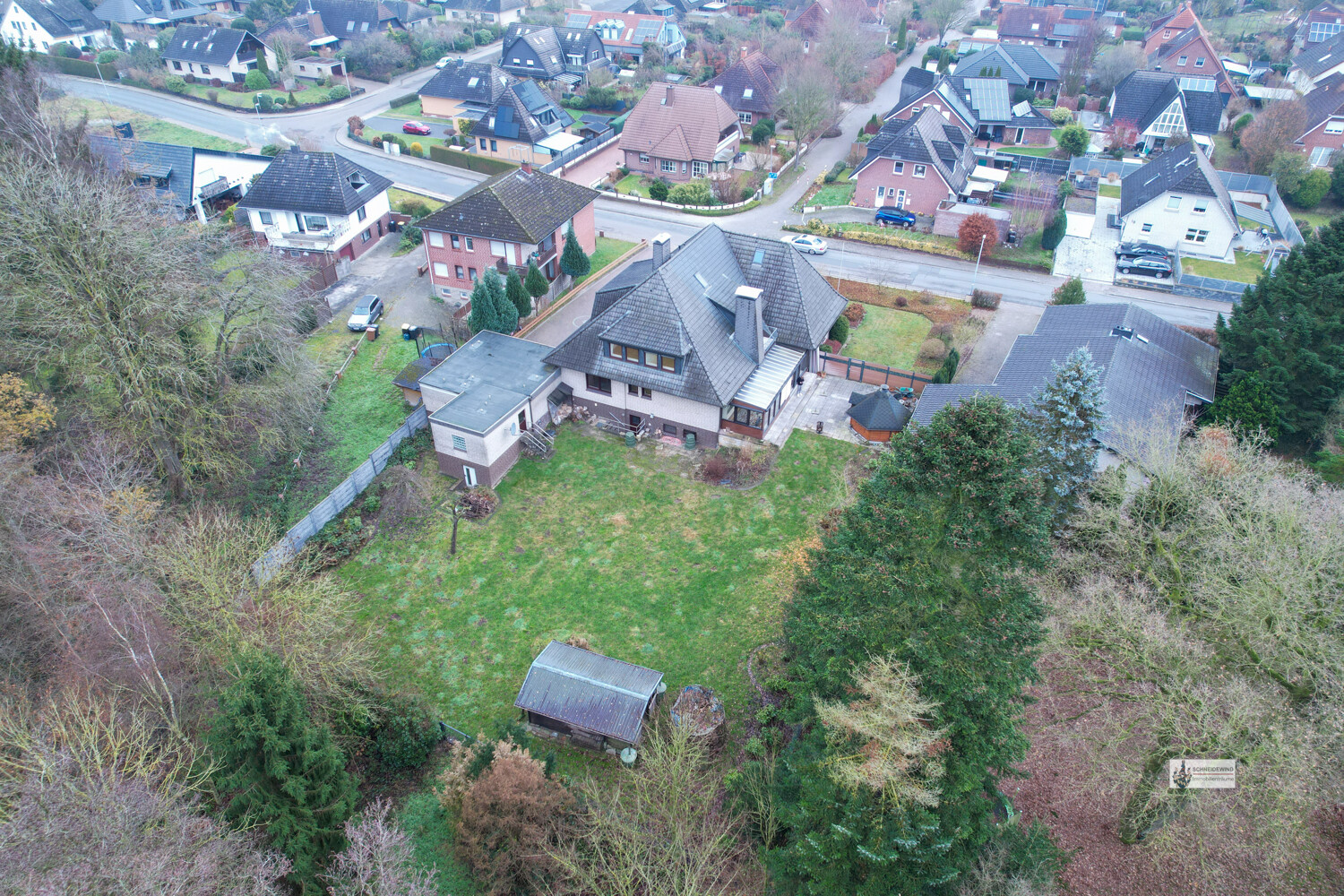 Eigentumswohnung im EG
mit großem Garten + Sauna
        im 2 Fam. Haus 
       unter 2.000 €/m²