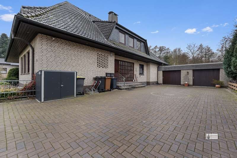 Eigentumswohnung im 2 Fam. Haus
auch als Büro nutzbar
großer Garten, Sauna, Garage 
unter 1.500 €/m²