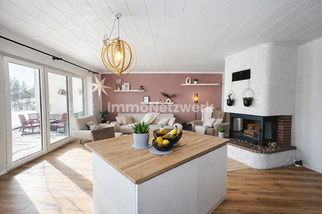 **Souterrainwohnung mit 3 Terrassen – Ein Wohntraum zwischen Natur, Licht und Raum**