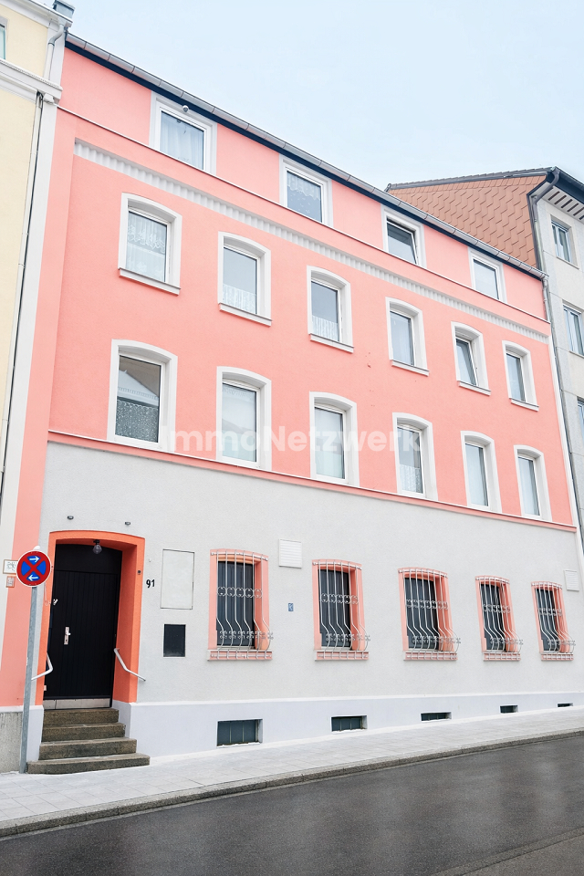**Attraktives Mehrfamilienhaus in zentraler Lage von Hof – starke Rendite & Entwicklungspotenzial**