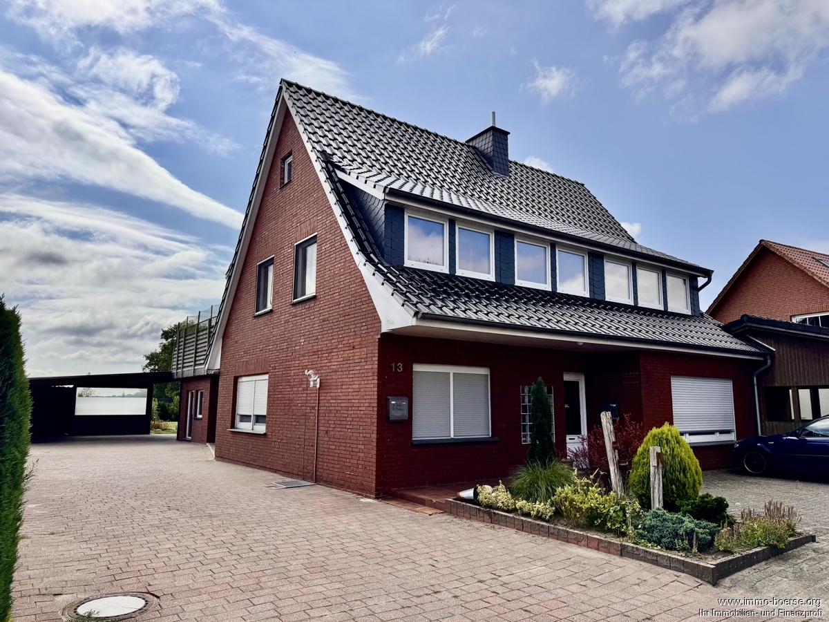 Großzügiges Zweifamilienhaus mit 233 m² Wohnfläche auf 1.168 m² Grundstück – EG frei, OG vermietet!