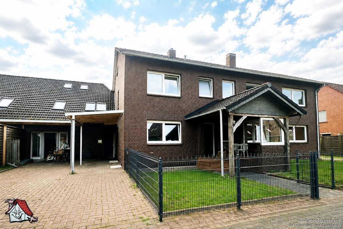 Großzügiges Wohnhaus mit drei Wohneinheiten, Wintergarten und Einliegerwohnung