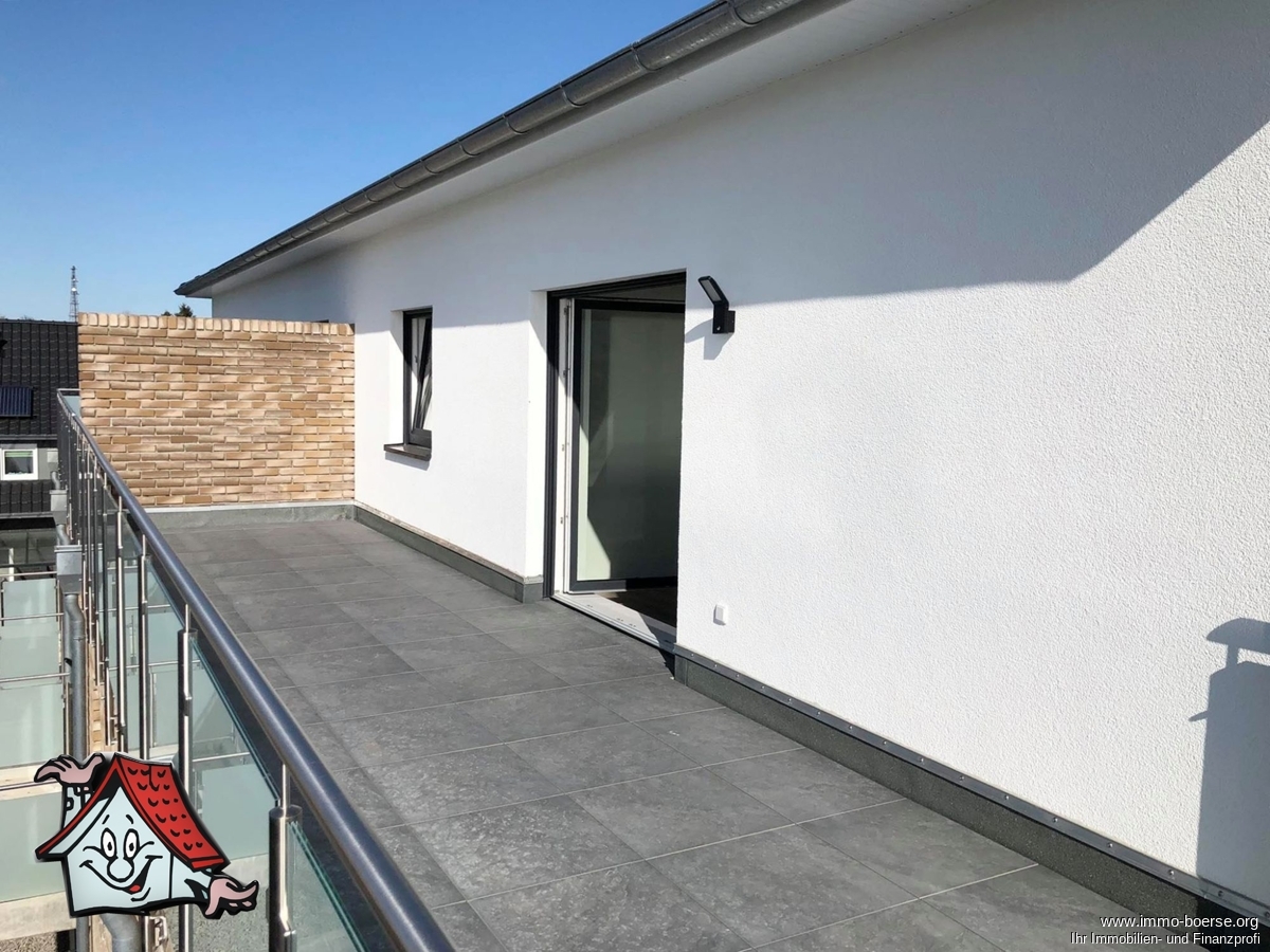 Ihr eigener Platz an der Sonne: Neuwertige Dachgeschosswohnung mit Dachterrasse in Oldenburg