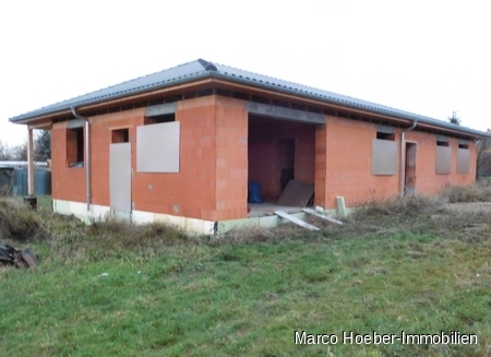 Grundstück mit Rohbau-Bungalow in Weißig am Raschütz im LK Meißen