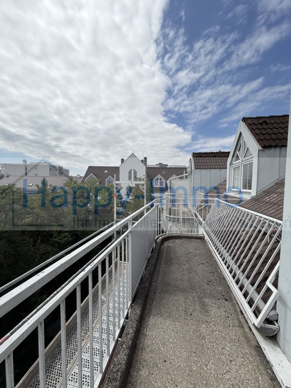 2 Zi DG Wohnung / bezugsfrei 1.10. / käuferprovisionsfrei / Duplex oben