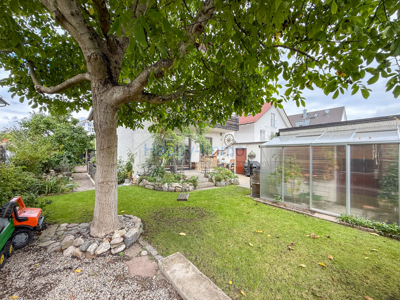 2 von 4 Wohnungen werden frei - 4 Famhaus in Trudering / große Garage