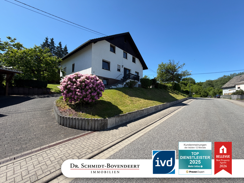 Ein-/ Zweifamilienhaus mit großzügigem Grundstück und tollem Blick in Limbach.