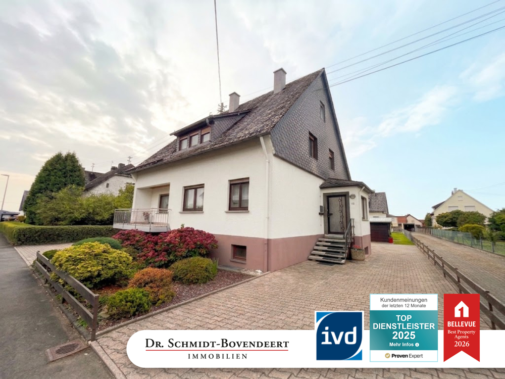 Gepflegtes Ein- bis Zweifamilienhaus auf großzügigem, ebenen Grundstück in Langenbach b. Kirburg.