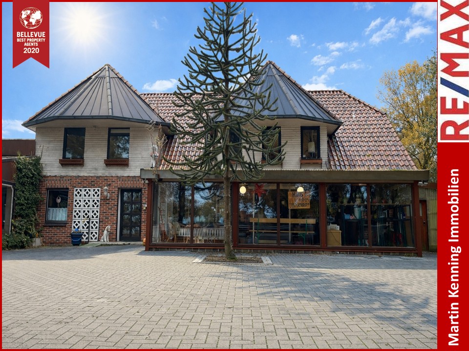 * Viel Platz auf ca. 5.000 m² *  Zweifamilienhaus mit Anbau *  Wohnen & Arbeiten möglich *