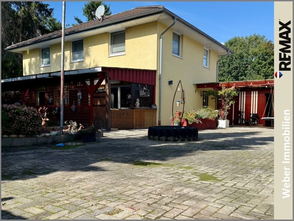 * 6 Schlafzimmer * Gasheizung von 2023 * großer Innenhof * großes Grundstück * überdachte Terrasse