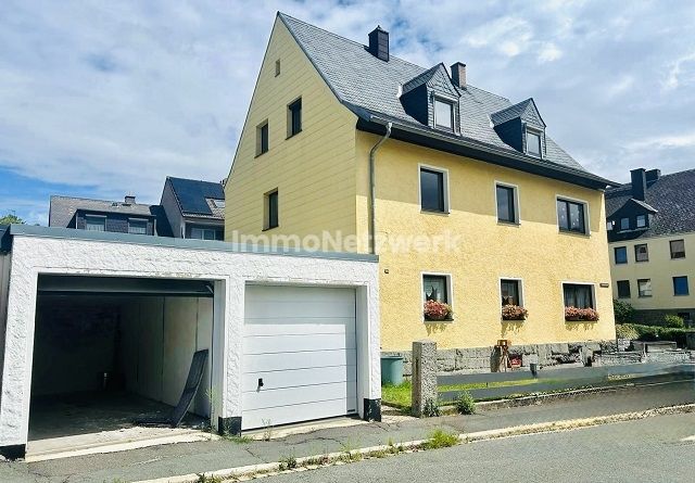 **Kapitalanlage mit Herz – gepflegtes Mehrfamilienhaus mit drei Wohneinheiten und Garagen**