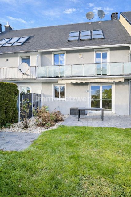 sofort verfügbar*Liebenswertes Reihenmittelhaus in Helmbrechts – Ihr neues Zuhause mit Weitblick*