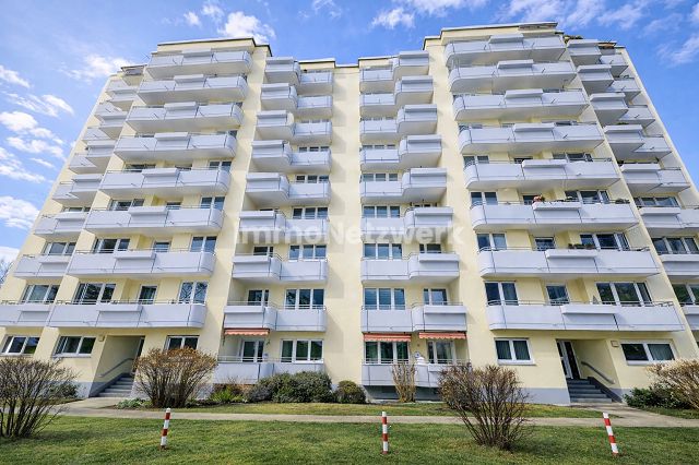 *Großzügige Wohnung mit Balkon & Tiefgarage in München-Perlach*