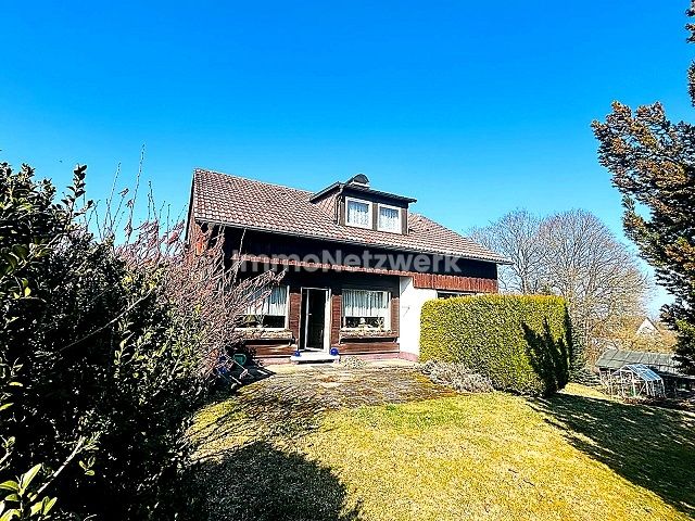 *Charmantes Einfamilienhaus mit Potenzial – Balkon, Terrasse und Garten in ruhiger Lage*